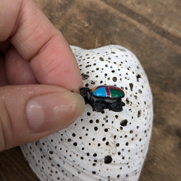 Native Inlaid Turtle Gemstone Pendant - Picture 3 of 9